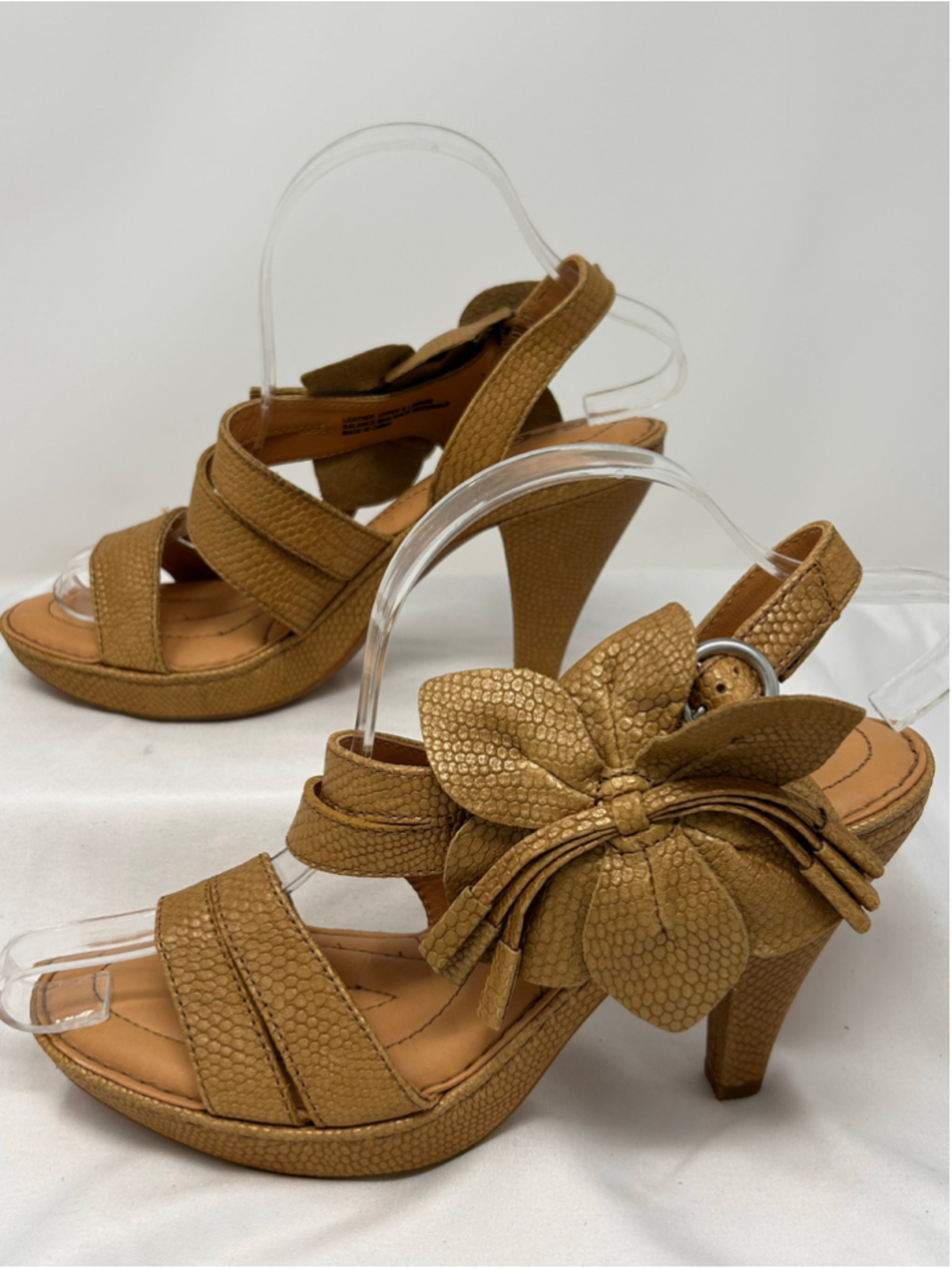 Born Crown Tan Textured Leather Floral Heeled Sandals Size 8